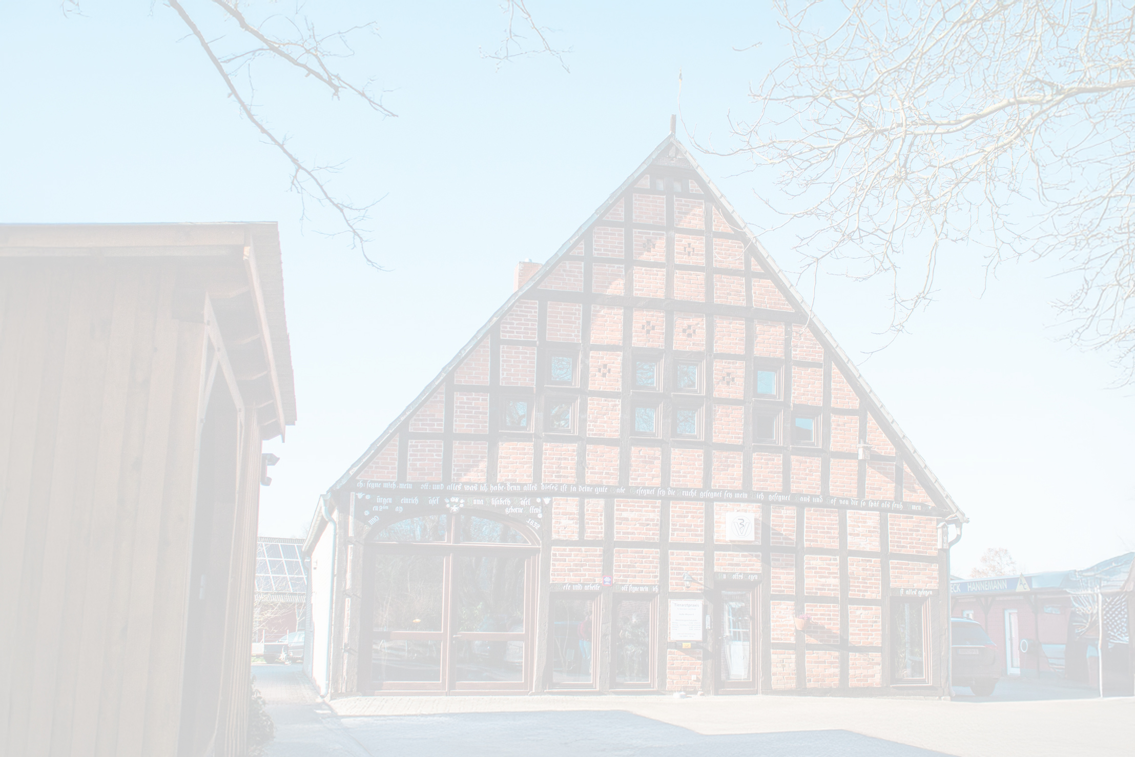 Headerbild Praxisgebäude der Tierarztpraxis Rehbeck